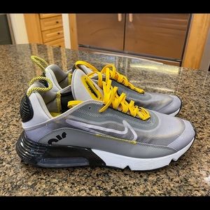 NIKE AIR MAX 2090 SIZE 13 WOLF GREY YELLOW